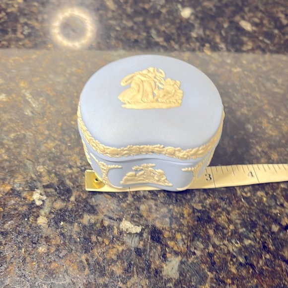 Small Lidded Blue Jasperware Trinket Dish - Picture 2 of 9